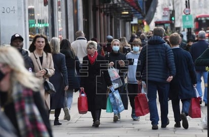 Los expertos cuestionan que Reino Unido suavice las restricciones por Navidad