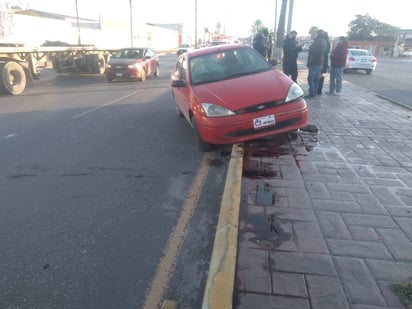 Pierde control de vehículo y choca en Monclova