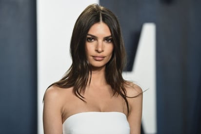 Emily Ratajkowski: Presume embarazo en sus redes sociales