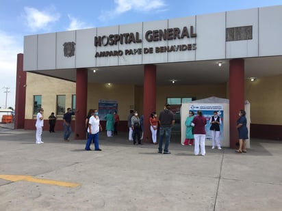 Exigen trabajadores de la salud vales de despensas para todos 