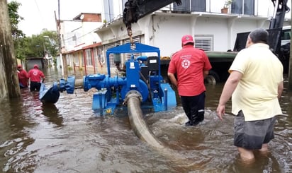 Dan apoyos por inundación en Tabasco