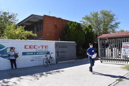 Mantienen los maestros el paro laboral en CECyTEC Coahuila