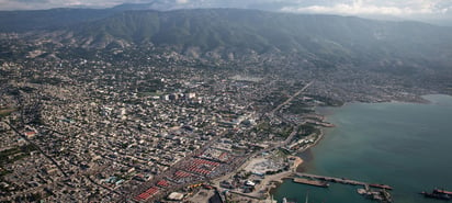 El presidente haitiano recibe turbinas para construir central eléctrica