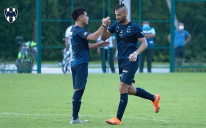 Javier Aguirre se estrena con Rayados