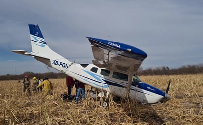 Avioneta con tres pasajeros aterriza de emergencia en Sinaloa