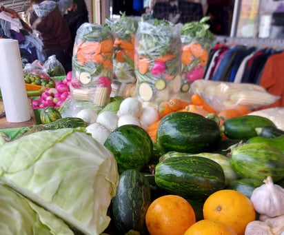 Crisis orilla a abrir puestos de comida; no hay de otra