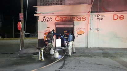 Se incendia local comercial en Monclova