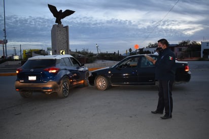 Se pasa alto y choca en Monclova 