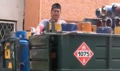 VIRAL: Repartidor de gas enamora a la red con sus villancicos: Se gana el corazón de quienes lo observan y hace sentir el espíritu de la temporada