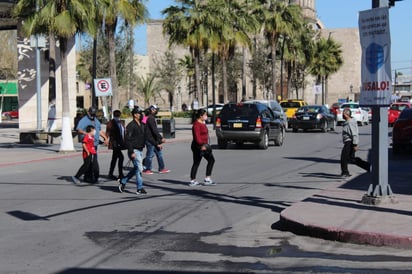 Extienden horario y cierran calle en Monclova 