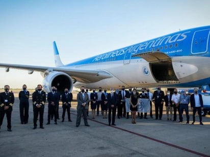 Llega a Moscú el avión que llevará a Argentina primera partida de Sputnik V