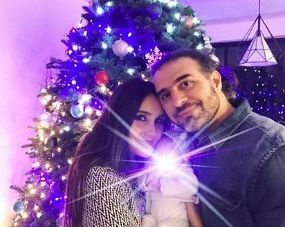 Dulce María comparte foto de la primera Navidad con su bebé