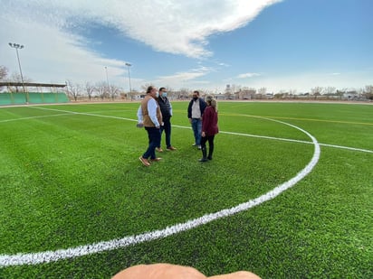 Ahora sí, que ruede el balón; entregan cancha sintética