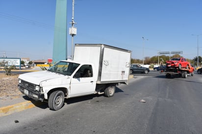 Se pasa alto y choca en Monclova