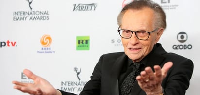 Hospitalizan al presentador Larry King por Covid-19, revelan medios