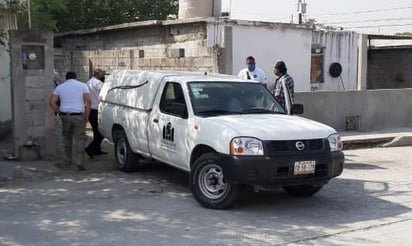 Cae afuera de su casa y muere