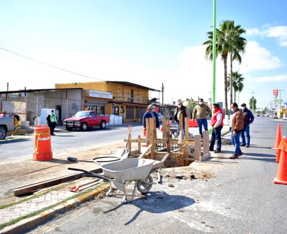 Construyen letrero de bienvenida en Frontera