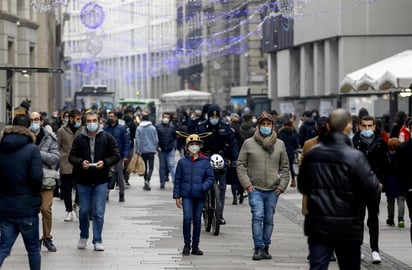 Italia suma 10,800 nuevos contagios y la tasa de positividad llega al 13.8 %