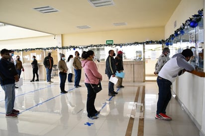 Acuden ciudadanos al pago del predial