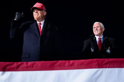 Mike Pence desafía a Donald Trump