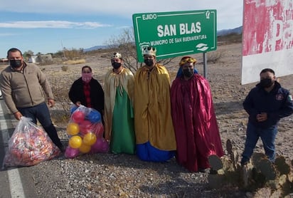 ‘Reyes Magos’ visitaron a niños de los ejidos