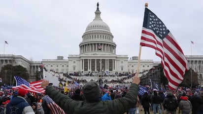 Diarios de EU culpan a Trump de la violencia y piden su destitución