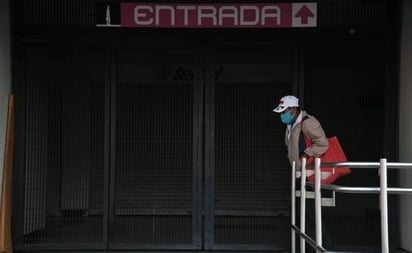 Entre desesperación y confusión, usuarios del Metro buscan transporte