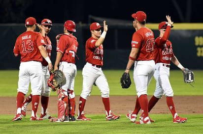 Los Diablos Rojos salen a rostizar a los Gallos