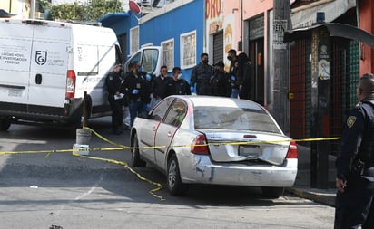 Hallan cuerpo dentro de cajuela de auto 