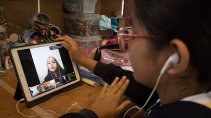 A clases hoy 78 mil alumnos a distancia o en casa: SEP