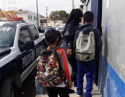 Aseguran a menores pedigüeños en Monclova