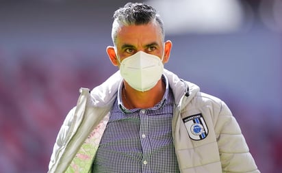 Altamirano evita hablar del arbitraje tras derrota del Querétaro