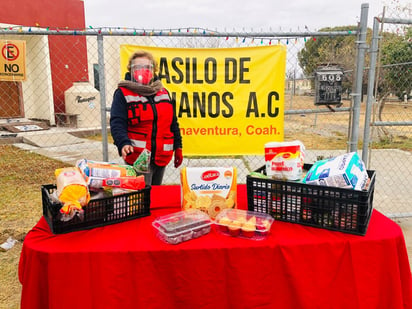 Reciben abuelitos del asilo, donativo de empresa