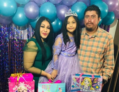 Camila celebra 8 años en Monclova