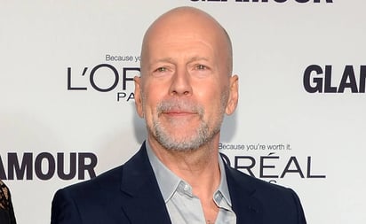 Sacan de farmacia a Bruce Willis; no traía cubreboca