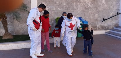 Salva a sus hijos de morir atropellados