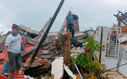 Suben a 56 los muertos del seísmo en la isla indonesia de Célebes