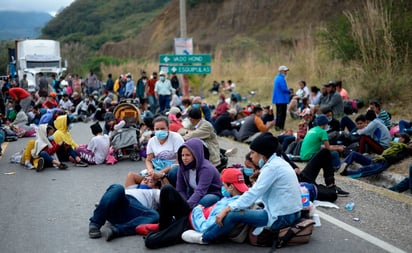 Guatemala obliga a la fuerza a  hondureños a volver a su país