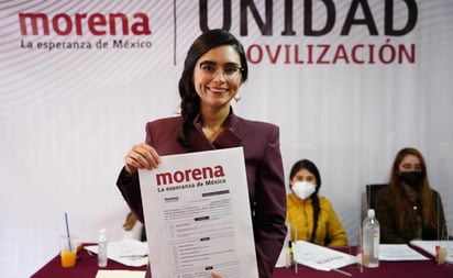 Exescolta de AMLO se registra para la candidatura de Morena en SLP