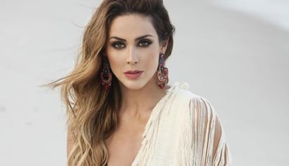 Jacky Bracamontes sorprende con su traje de baño favorito