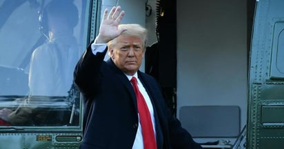 Trump aterriza en Palm Beach poco antes de la juramentación de Joe Biden