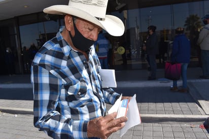 Roba y abusa Banamex de los adultos mayores  