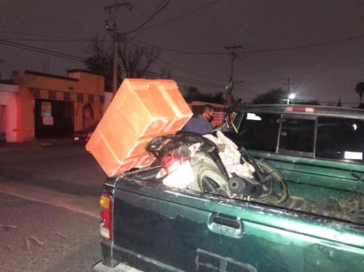 Ignora alto y manda volar a motociclista en Monclova