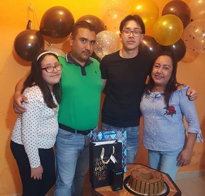 Giovanni celebra 16 años en Monclova