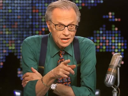 Muere Larry King, el tipo rudo del periodismo en tv