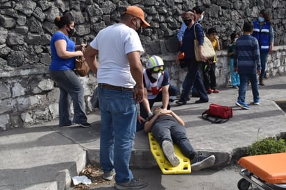 Embisten a ciclista en el puente de AHMSA en Monclova