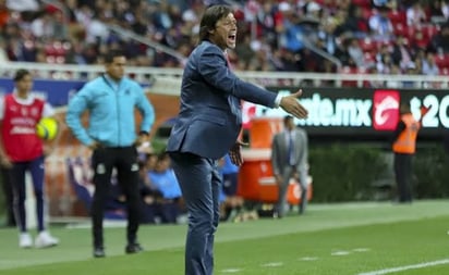 Almeyda le gana la carrera a Herrera y podría dirigir a Chile