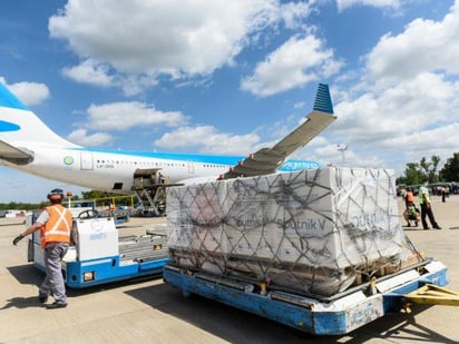 Llega el tercer vuelo de Aerolíneas Argentinas con nuevas dosis de Sputnik V