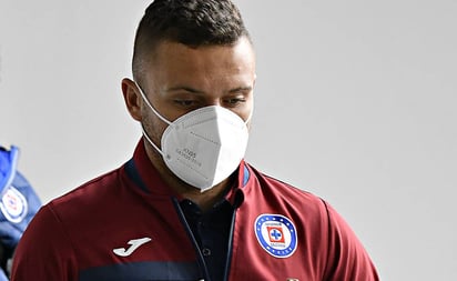 Jugadores del Cruz Azul han intentado reanimar a 'Cabecita' Rodríguez