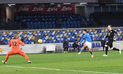 Lozano marca y alcanza las semifinales de Copa con el Nápoles